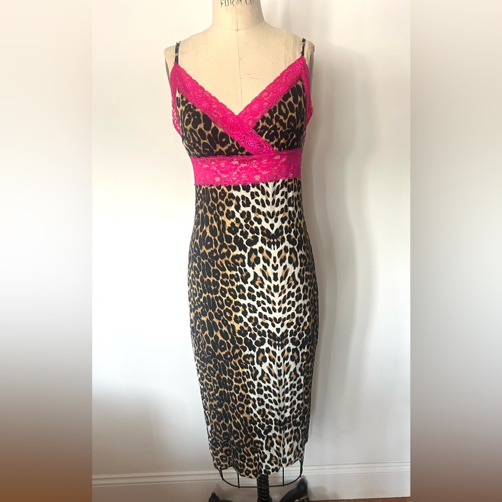 NWT RARE BETSEY JOHNSON FRENCH TERRY SLIP DRESS WITH BRIGHT PINK LACE. 
Size S